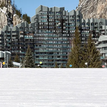 Skis Aux Pieds, Fonctionnel Avec Balcon, Secteur La Daille, - Fr-1-694-286 Apartment *